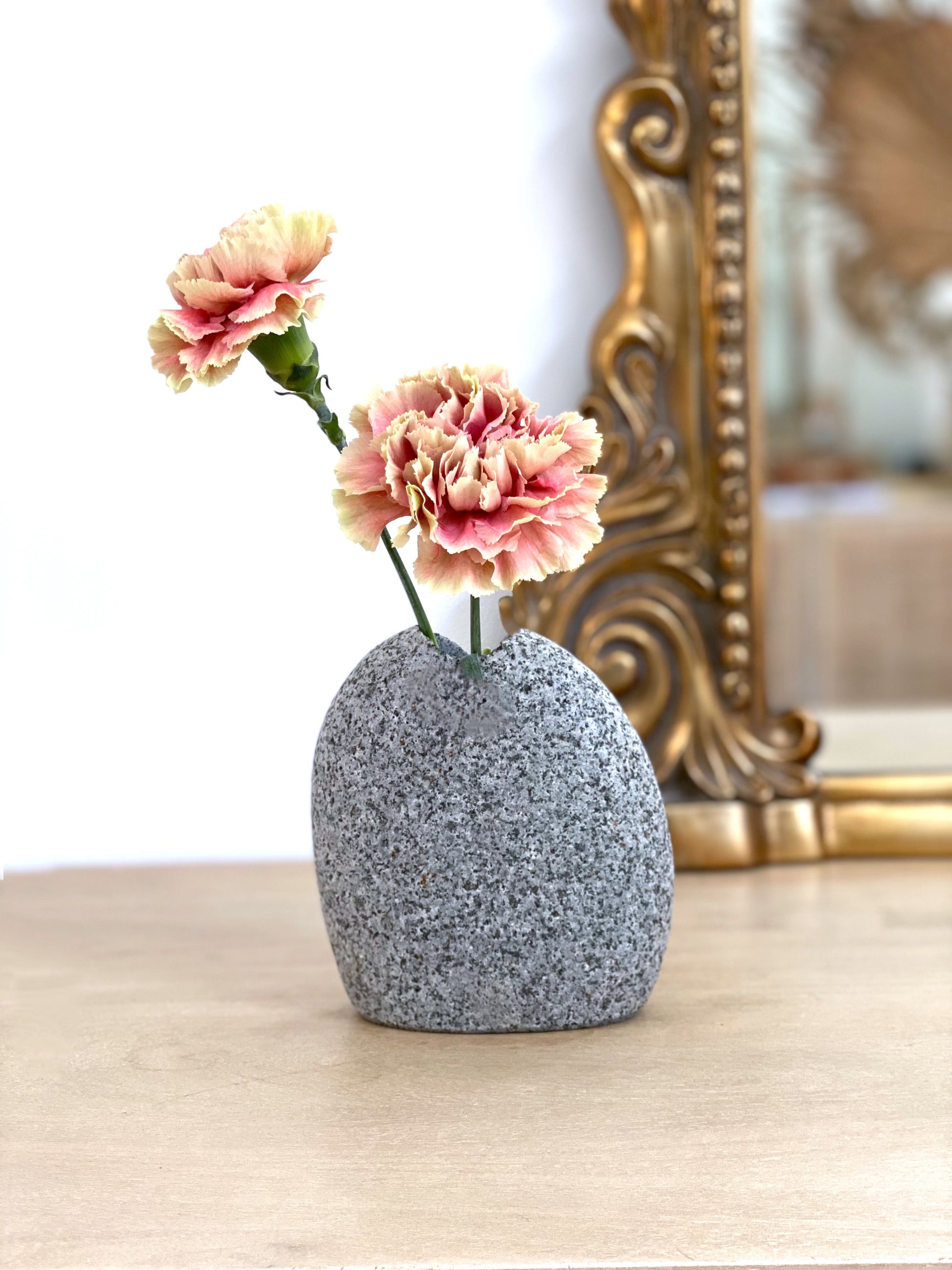Læs købe Lederen Large Stone Bud Vase – La Seed